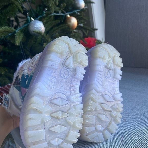 Frozen kids shoes size 7 - Picture 4 of 6